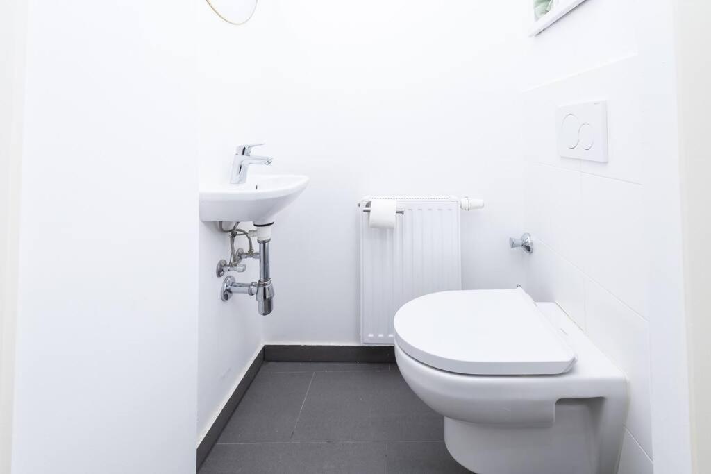 Orestaliving - Spacious 2Br On The Danube Canal Вена Экстерьер фото
